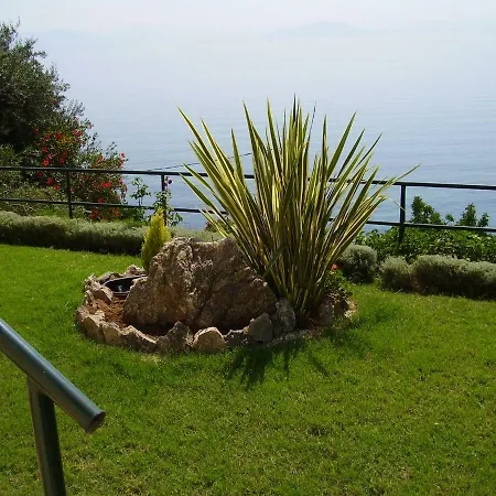 Atena Mare Sea View 公寓 *