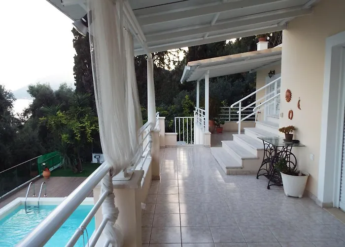 アパート Atena Mare Sea View ペラマ