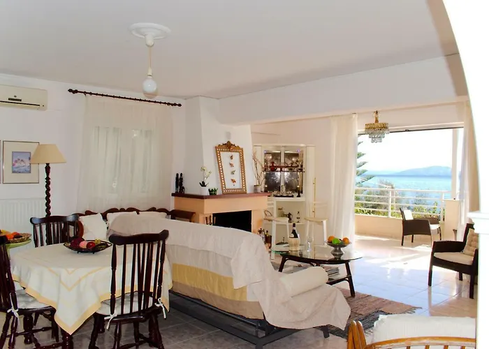 アパート Atena Mare Sea View ペラマ